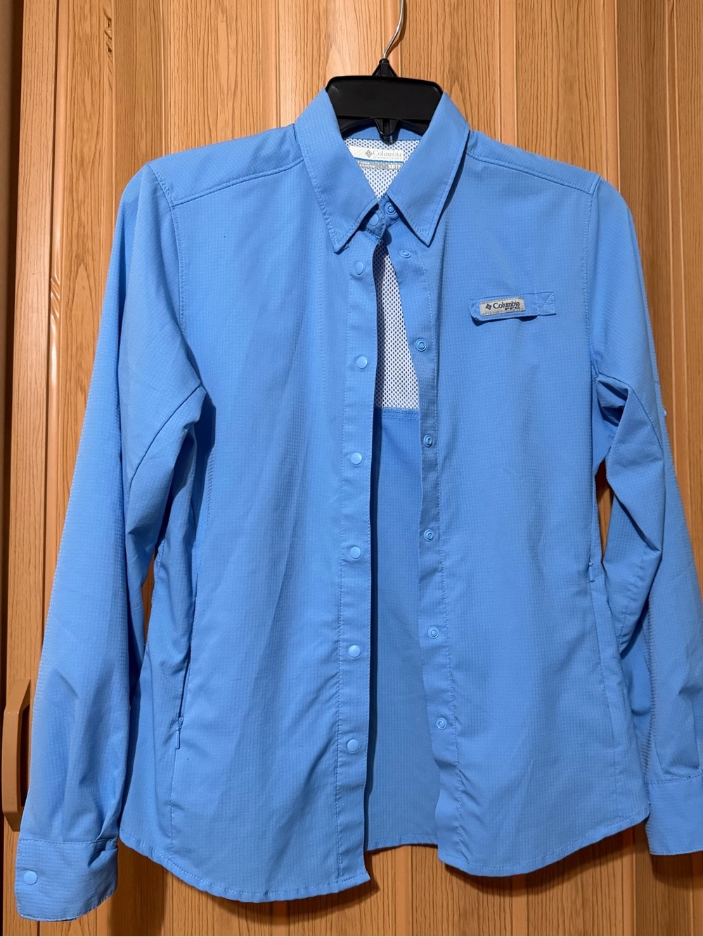 Columbia Women’s Long-Sleeve Performance Button-Up Shirt - Light Blue